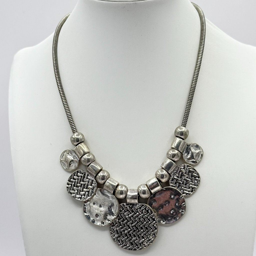 Erica Lyons Silver Tone Necklace With Coin Shaped Dangles 8$